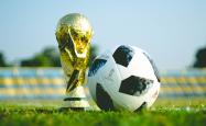 世界杯2026-Hans Sama下路杀穿苍穹，C9绝境翻盘击碎100T晋级全球总决赛正赛
